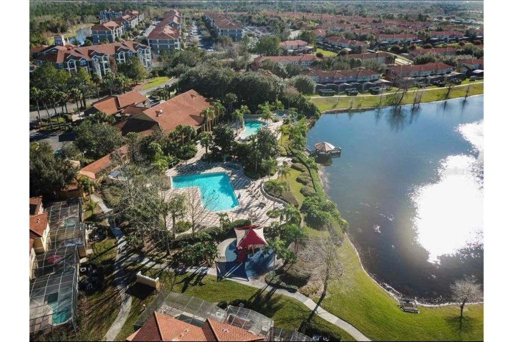 Alberca al aire libre y alberca climatizada