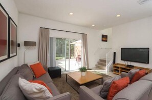 Smart TV, reproductor de DVD y tenis de mesa 