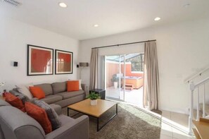 Smart TV, reproductor de DVD y tenis de mesa 