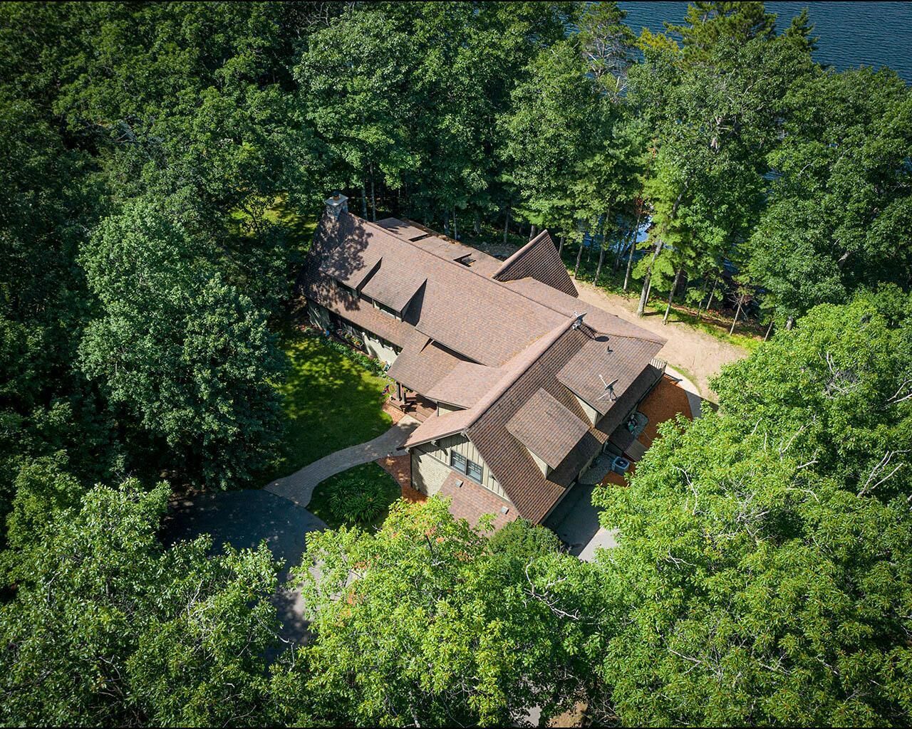 Perfect retreat for family fun! Private wooded lot on Little Spider Lake