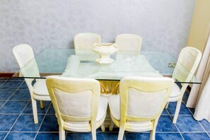 Dining - Pazuva Hillside -Luxurious Home Near Wildlife Park (Harare)