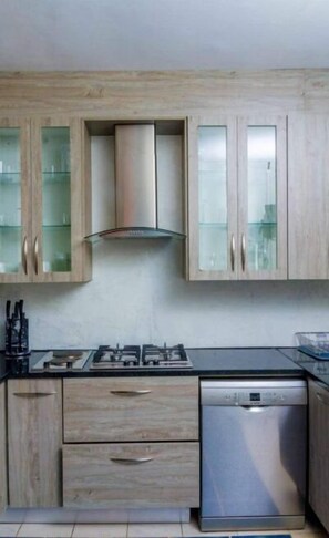 Microwave, dishwasher