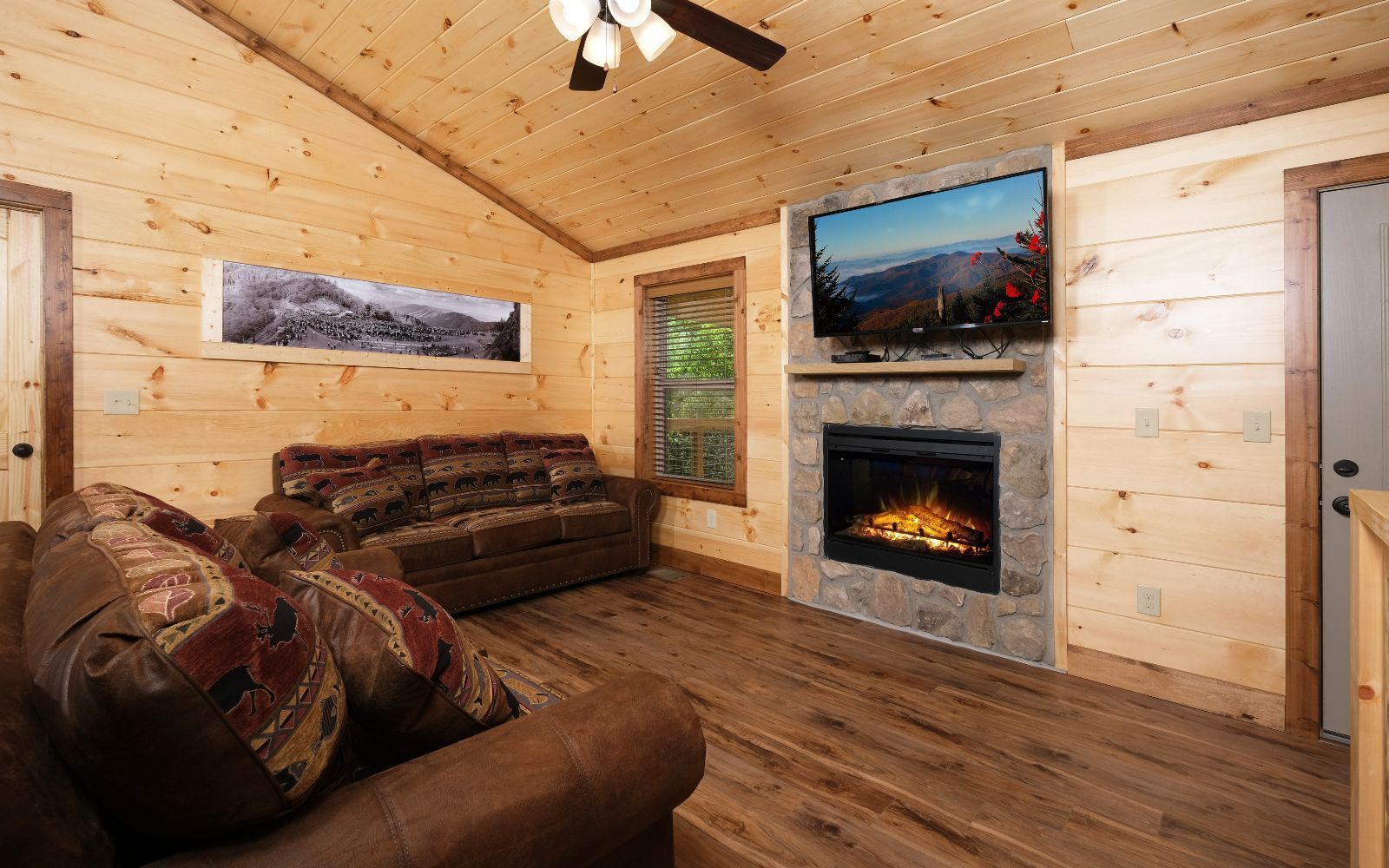 Wine Not - Mountain Decor, Hot Tub, Fireplace, Wi-Fi, Wooded Views, Pool Table