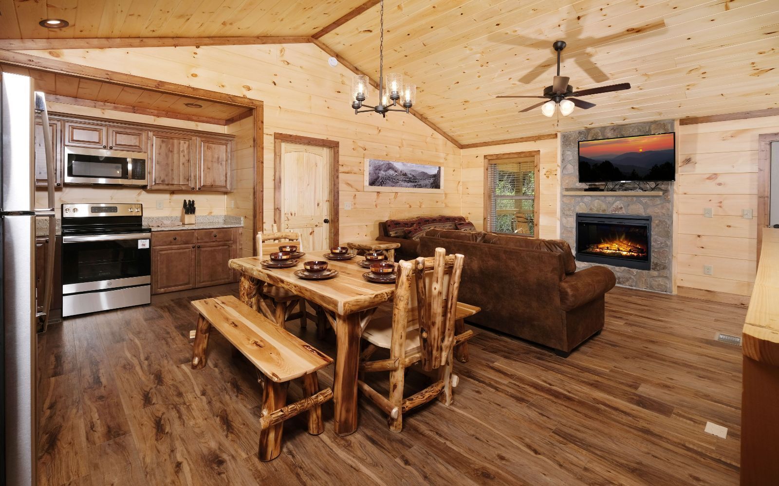 Wine Not - Mountain Decor, Hot Tub, Fireplace, Wi-Fi, Wooded Views, Pool Table