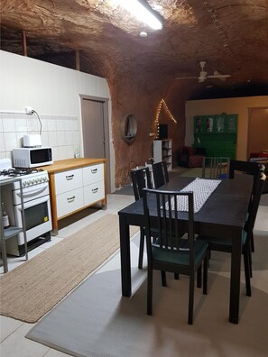 Dining - EARTHWORM 2 HOUSE - Light Filled Underground House - in the safest area in town. (Coober Pedy)