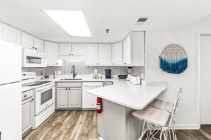 Signature Condo, 2 Bedrooms, Balcony | Private kitchen - Front Row Sea Retreat Phoenix III 3034 (Orange Beach)