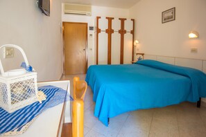 Bureau, espace de travail pour ordinateur portable, Wi-Fi gratuit