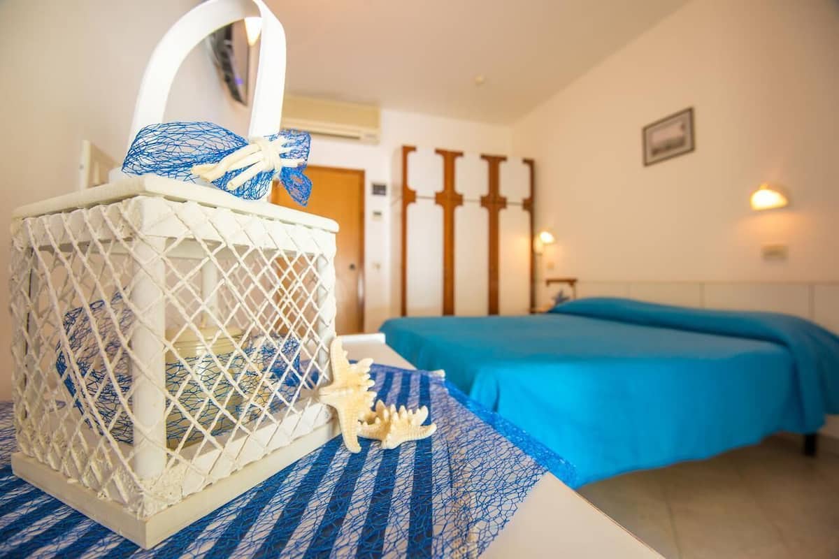 Desk, laptop workspace, WiFi (free), bed sheets