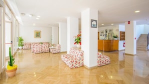 Lobby sitting area - Hotel Venezia (Cattolica)