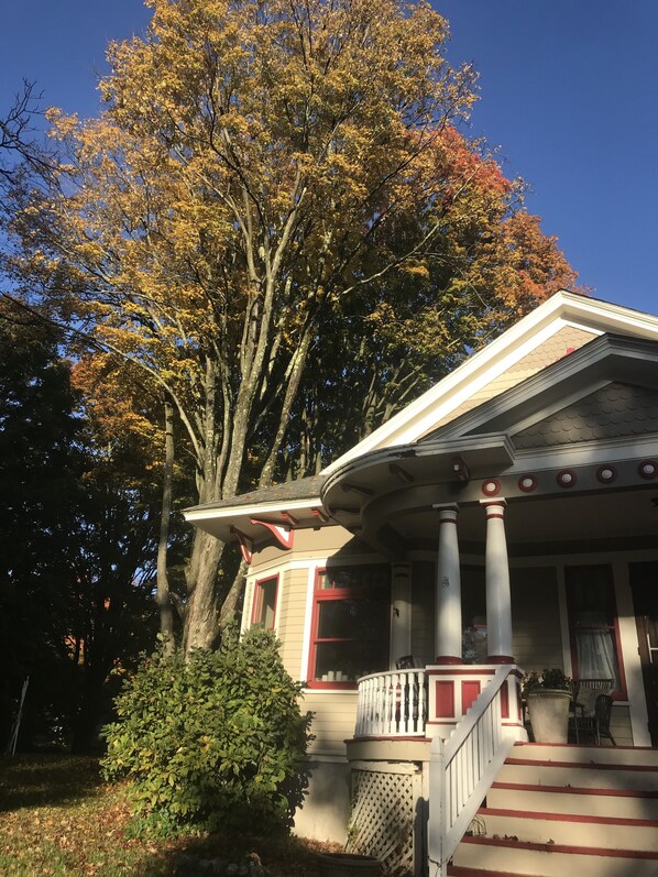 Exterior - Victorian Cottage with Mountain Views Hiking biking and fishing oh my (Napanoch)