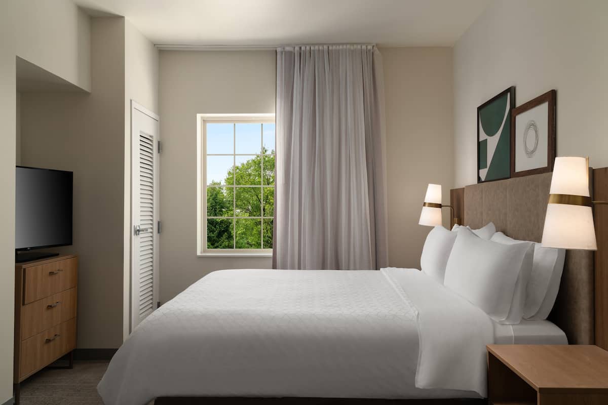 1 bedroom, bed sheets