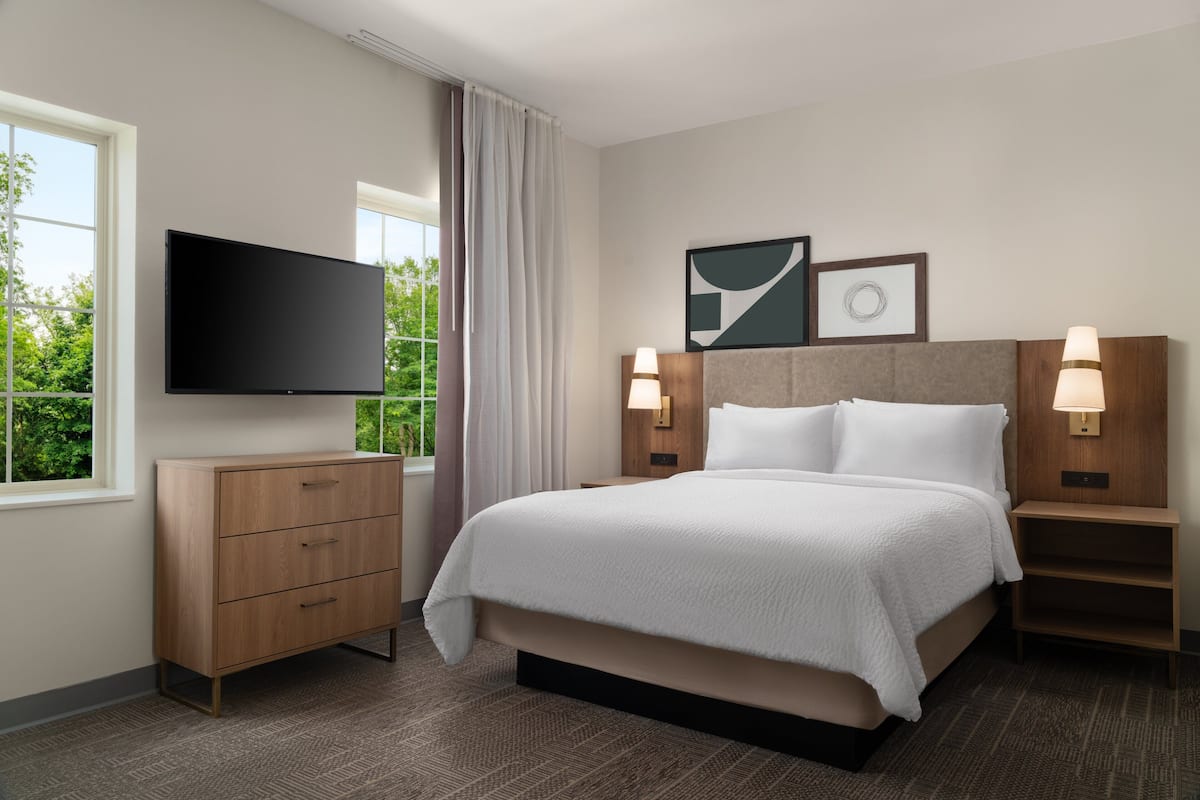 1 bedroom, bed sheets