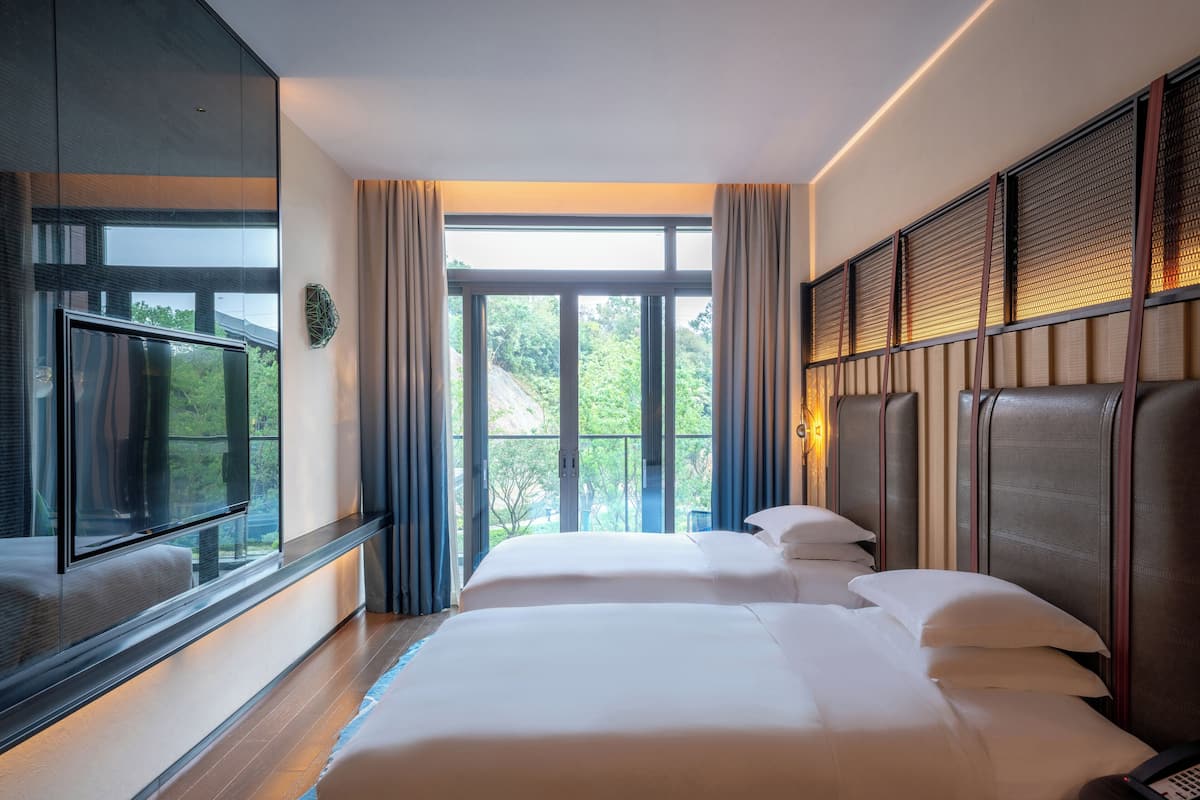 Minibar, individually decorated, individually furnished