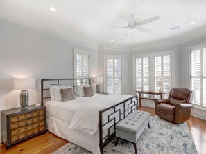 3 habitaciones, tabla de planchar con plancha, wifi y ropa de cama 