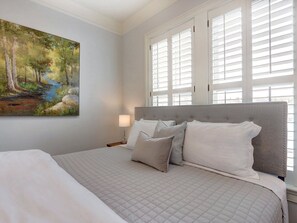 3 chambres, fer et planche à repasser, Wi-Fi, draps fournis