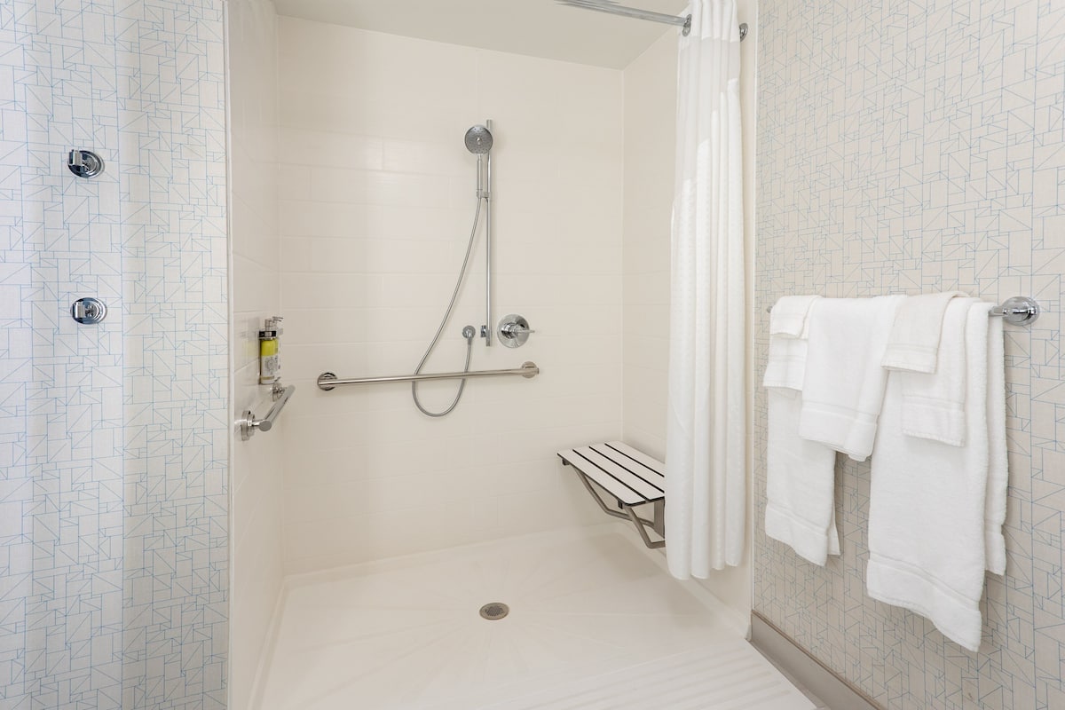 suite, 1 king bed, accessible (mobility, roll in shower) | bathroom | combined shower/bathtub, towels, soap, shampoo
