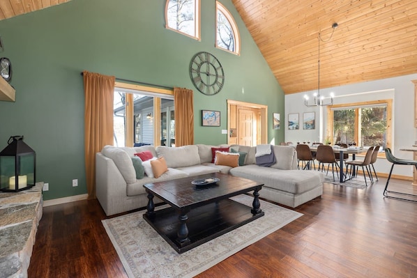 Smart TV, fireplace, video games, table football - NEW DESIGN~Summer on Chain of Lakes~Kings~Game Room (Crosslake)