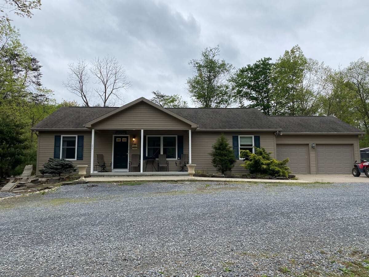 Beautiful Private Home in the Country-Pets welcome-Fenced in Yard w/Doggy Door