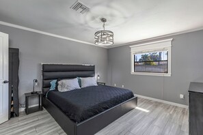 4 bedrooms, desk, iron/ironing board, free WiFi
