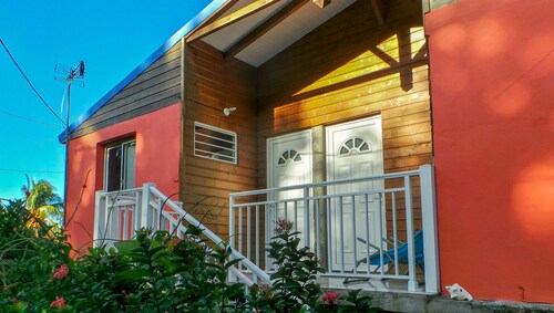 Location Appartement / Gite à Deshaies, Calme de la Montagne et vue sur mer