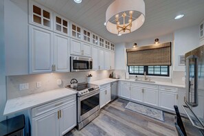 Fridge, microwave, oven, stovetop - Amazing Luxury Beach Home! Private Heated Pool and new Putting Green! (Panama City Beach)
