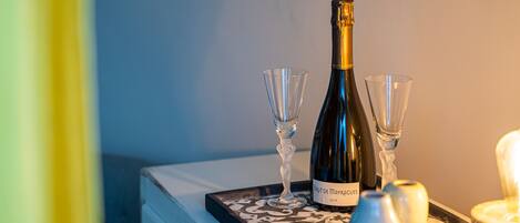 A bottle of Brut de Mayragues 2019 wine on a tray with two glasses.
