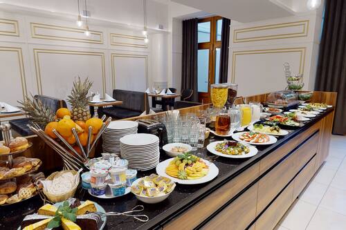 Tägliches Frühstücksbuffet gegen Gebühr