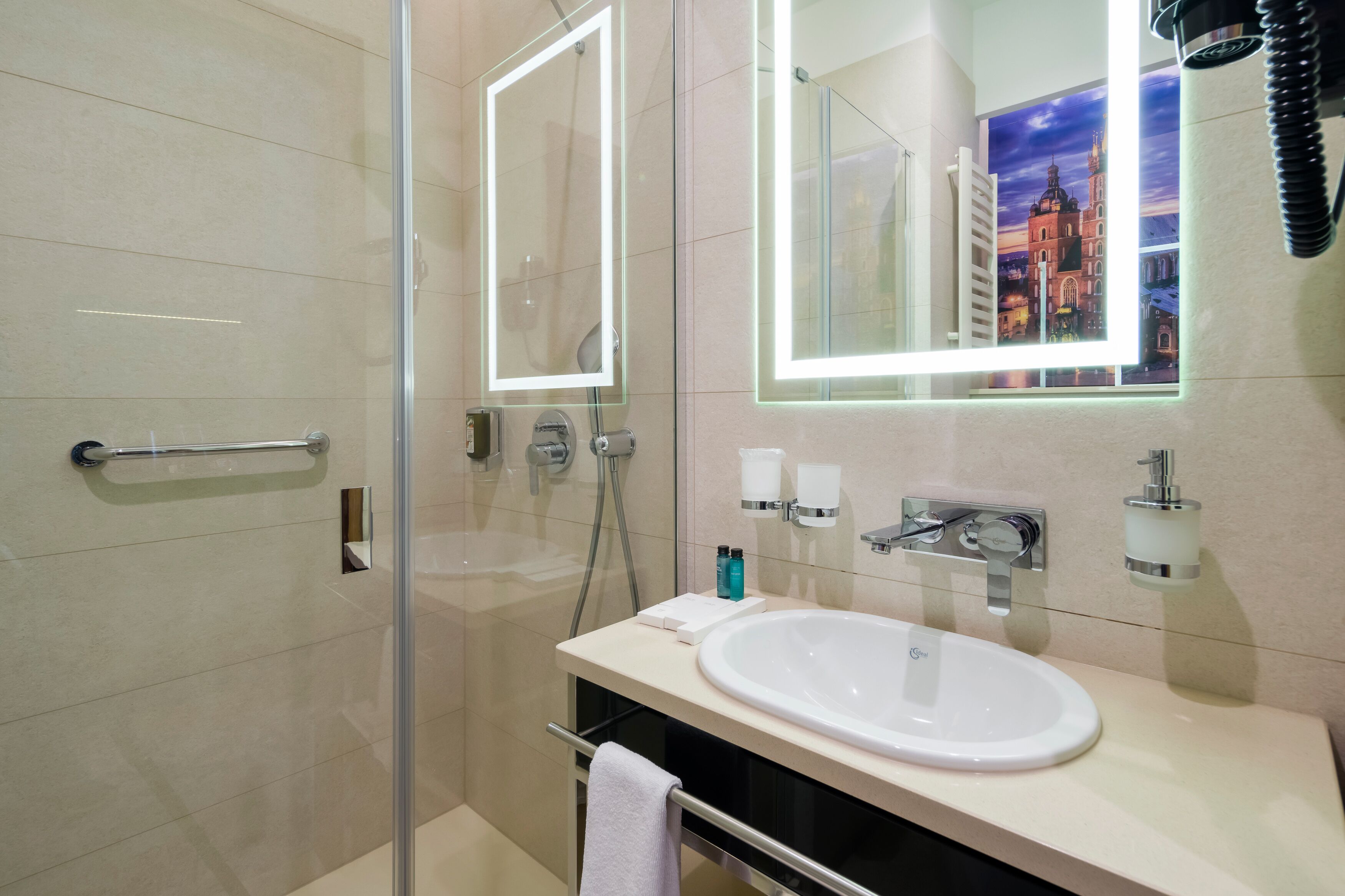 comfort single room | bathroom | free toiletries, hair dryer, heated floors, towels