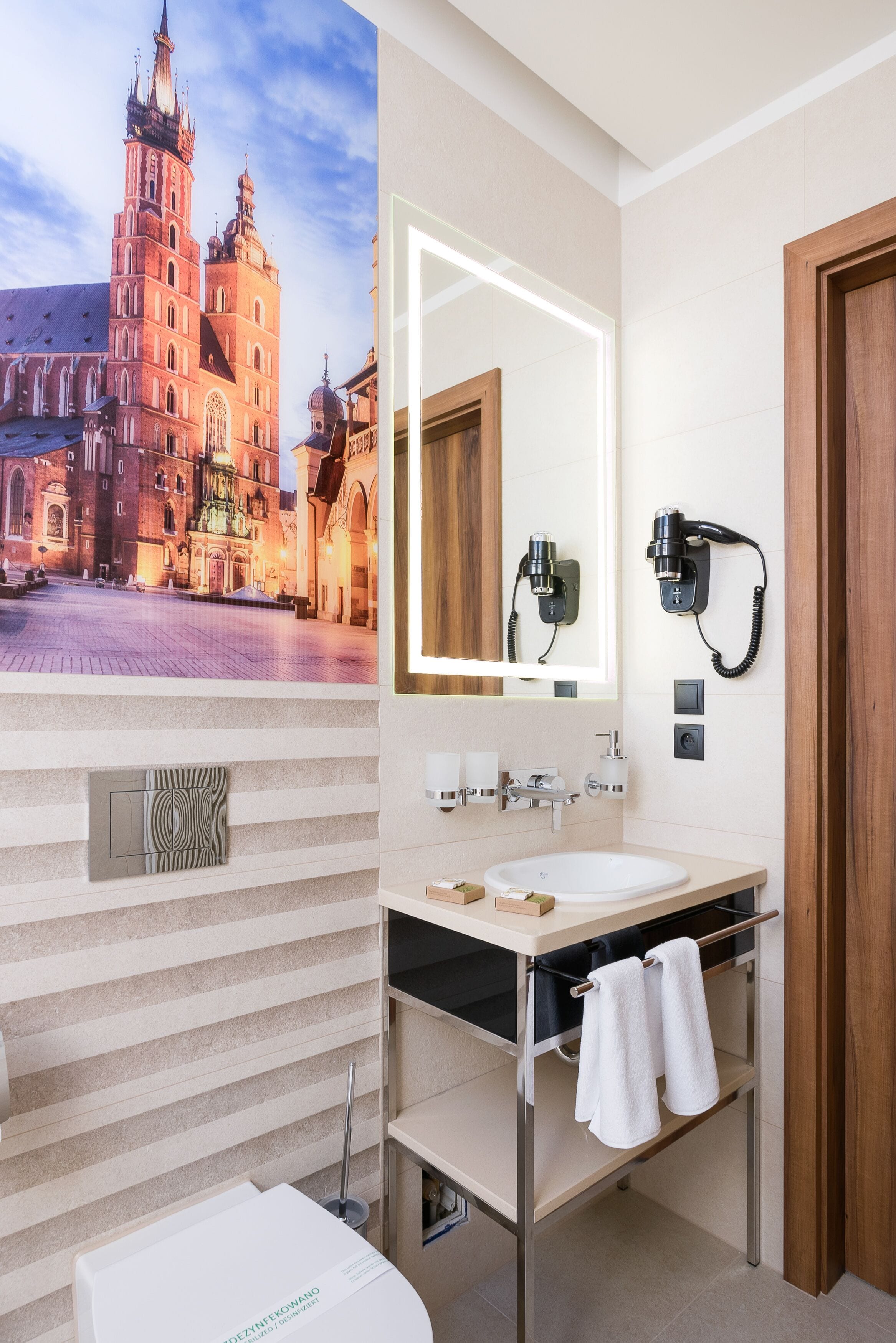 standard double room (attic) | bathroom | free toiletries, hair dryer, heated floors, towels