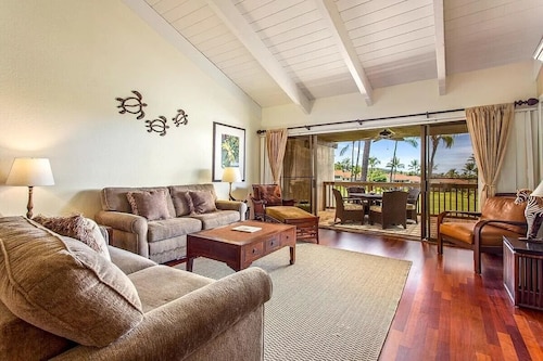 Spacious Executive Retreat in Paradise + 3 mins from Turtle Beach!