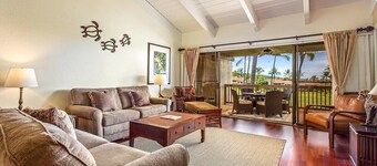Spacious Executive Retreat in Paradise + 3 mins from Turtle Beach!