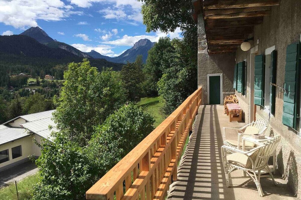 LA Casa del Noce, immersa nel verde delle Dolomiti