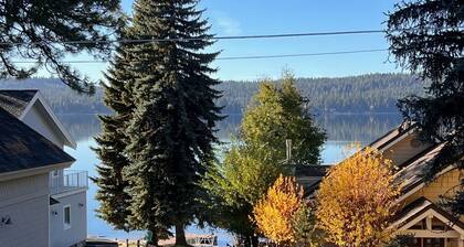 **CJ's Lakeview Cabin HotTub Spotless! GameRoom Parking Stocked Kitchen**