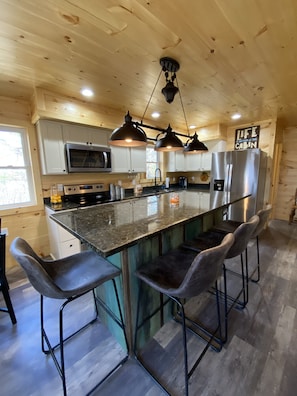 Fridge, microwave, oven, stovetop - The Cabin at Lapp's Lodging (Washington Township)