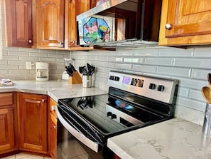 Køleskab, mikrobølgeovn, ovn, kogeplade