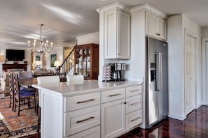 Dining - Charming Cashiers Cottage with View of Chimney Rock Adjoining High Hampton (Cashiers)