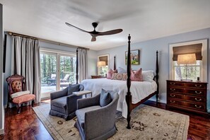 3 habitaciones, escritorio y tabla de planchar con plancha 