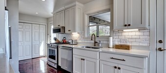 Charming Cashiers Cottage with View of Chimney Rock Adjoining High Hampton