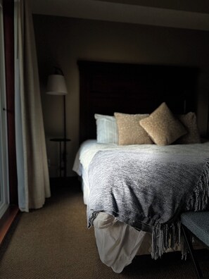 1 bedroom, desk, iron/ironing board, free WiFi - Lux Blackstone Mountain Suite with Amazing Views (Canmore)