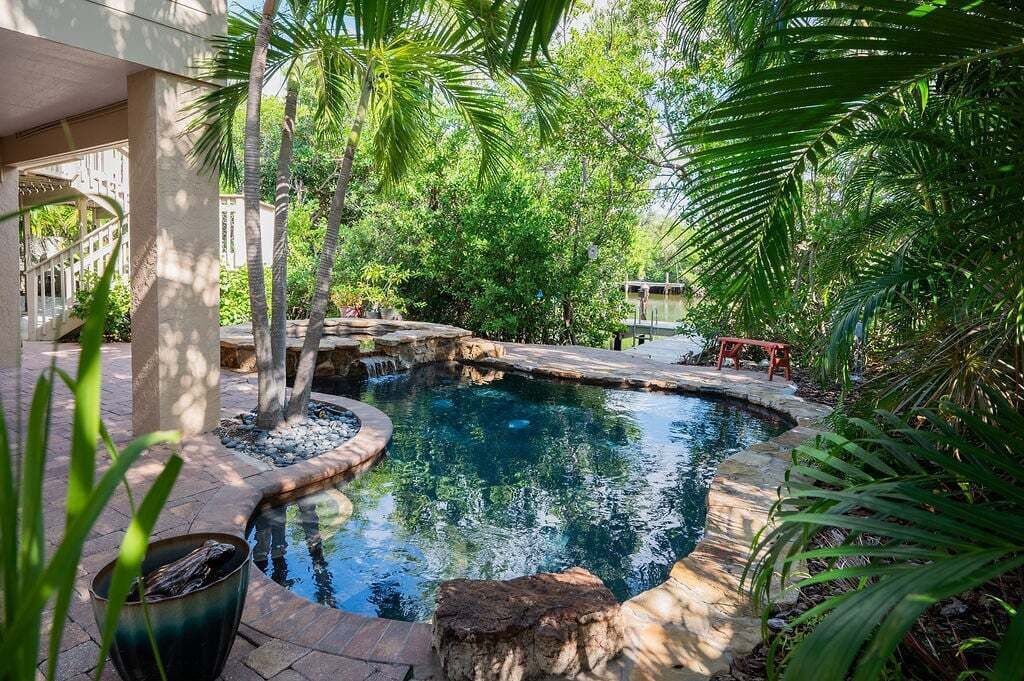 حمّام سباحة مُدفَّأ