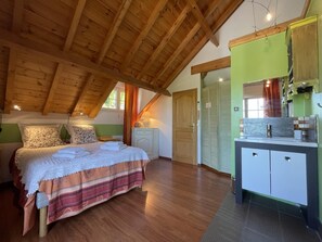 1 bedroom, free WiFi, bed sheets
