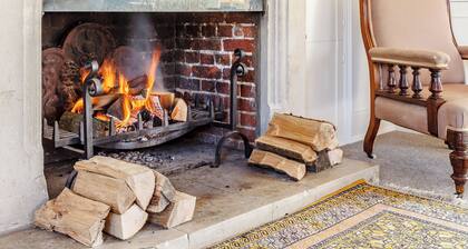 8 bedroom accommodation in Pattiswick, near Coggeshall