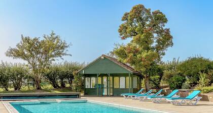 8 bedroom accommodation in Pattiswick, near Coggeshall