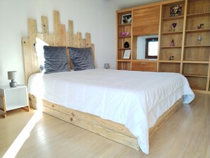 8 bedrooms, desk, iron/ironing board, travel cot - Domaine de Pélipa - Mas surrounded by nature (Rousson)
