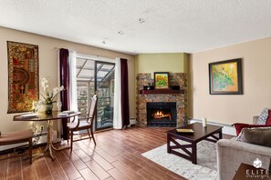 Smart TV y chimenea