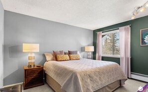 1 bedroom, desk, iron/ironing board, WiFi