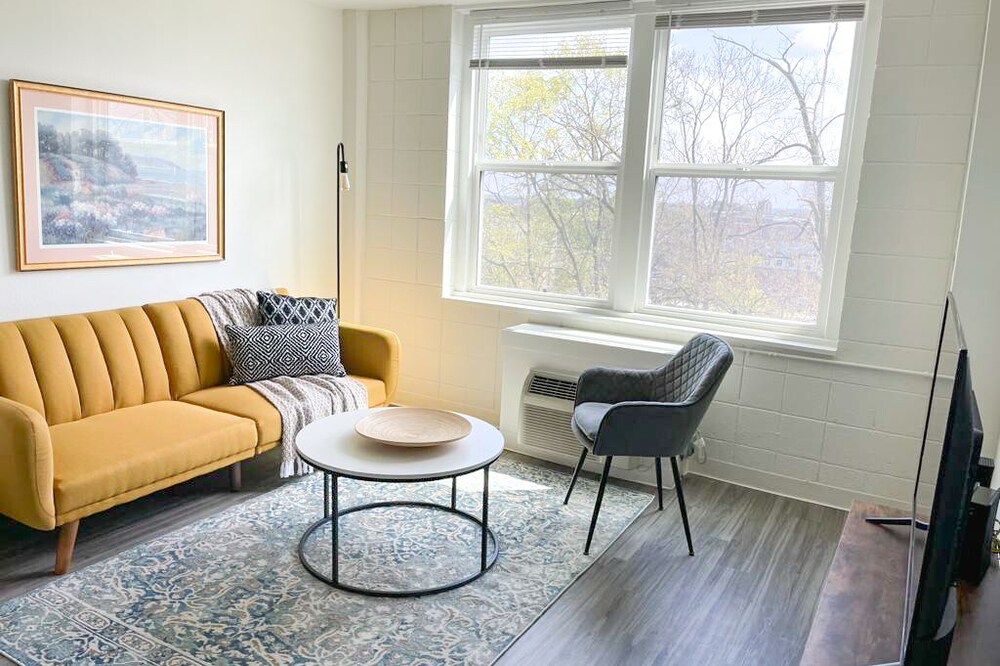 ★Bright 1BD/1BA + Gym - Downtown Cincinnati★