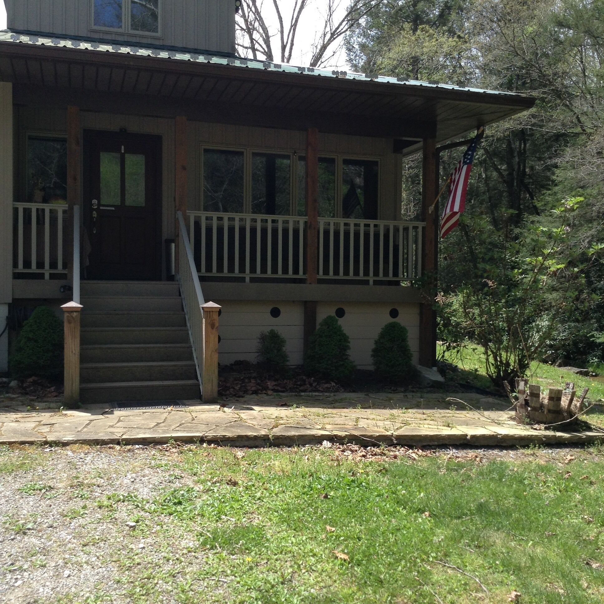Beautiful Creek side 4 Bedroom, 4 Bathroom House