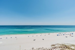 På stranden