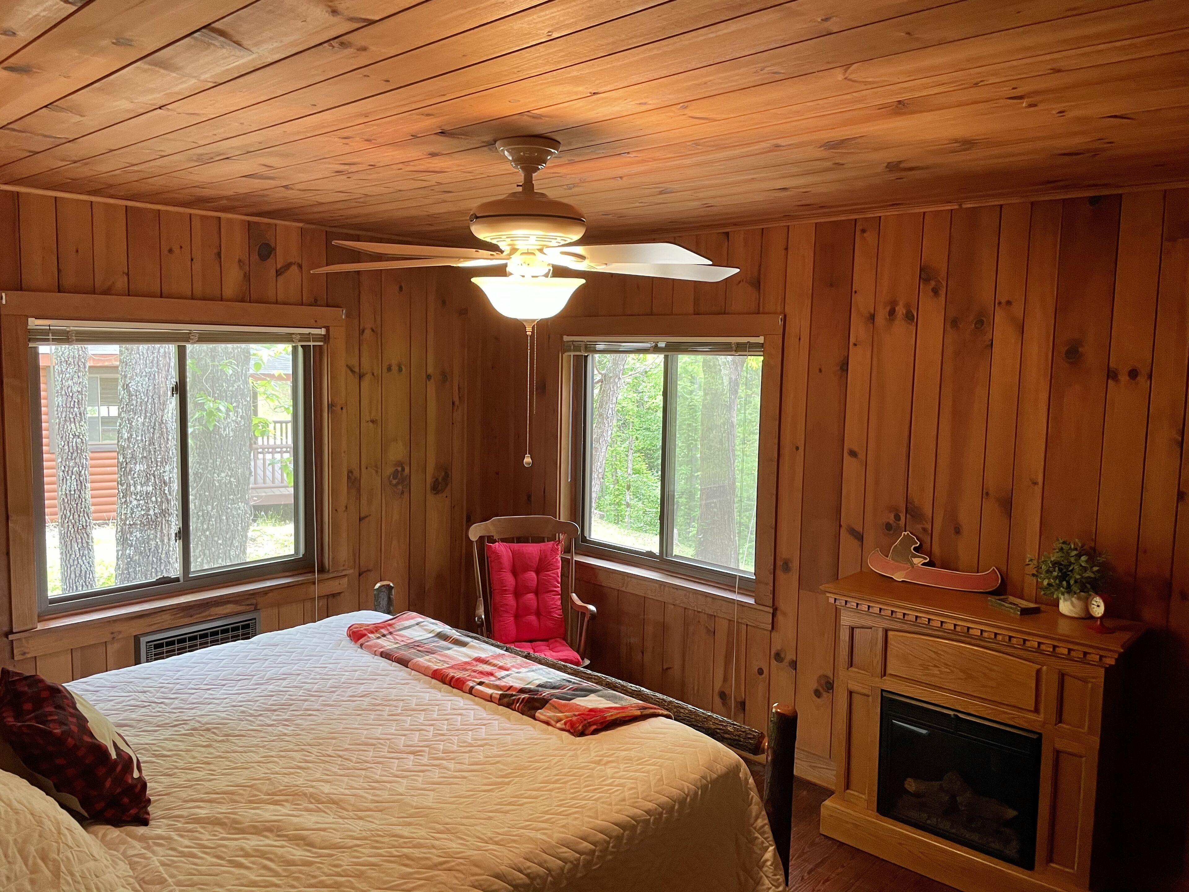 Serene Nantahala Village Cabin w/ Pool near Nantahala Outdoor Center!